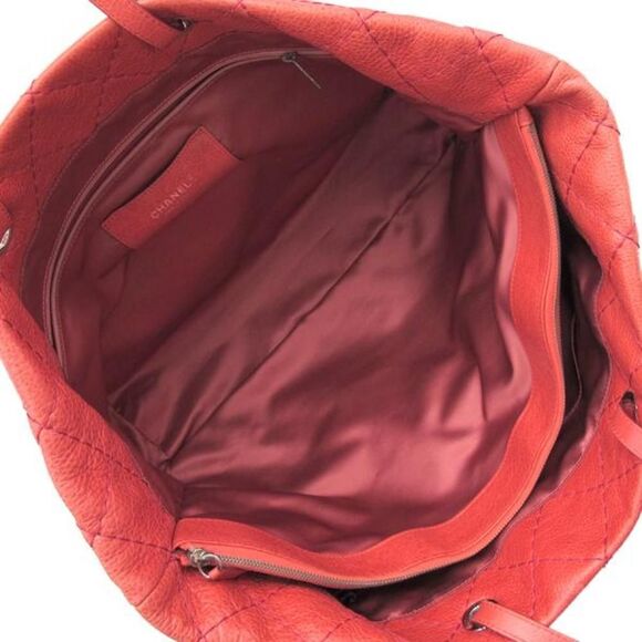 Chanel On The Road Tote Red - Picture 2 of 8